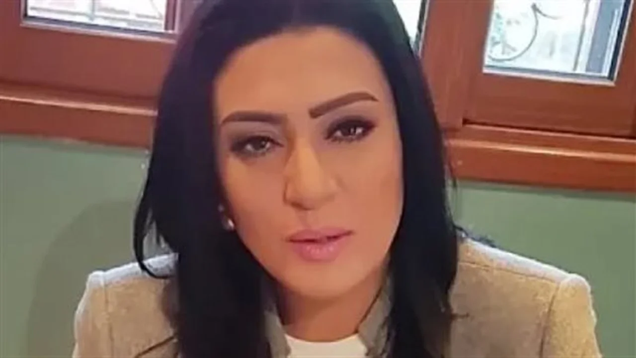 كواليس مسلسل شهير.. وفاء صادق تكشف تفاصيل علاقتها مع النجمة سميرة أحمد